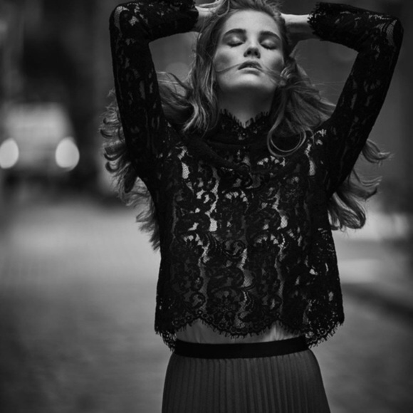 Aritzia Tops - BNWT Wilfred Dalida Lace Blouse